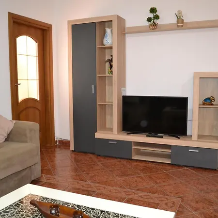 5 Bedrooms Partial Seaview Appartement