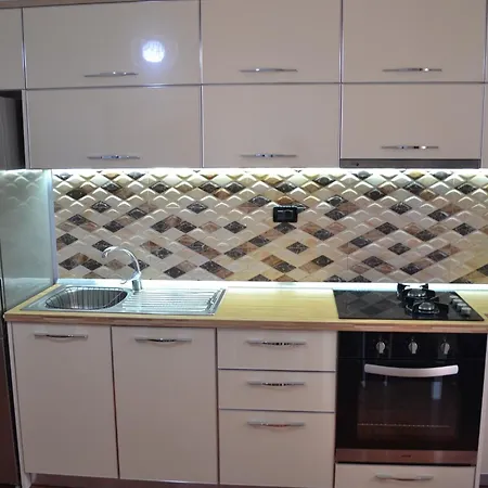 5 Bedrooms In Apartment