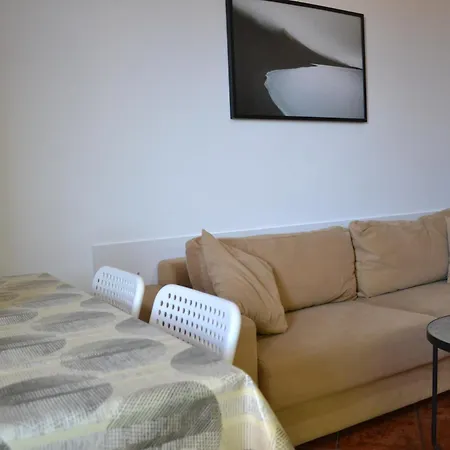 5 Bedrooms In *