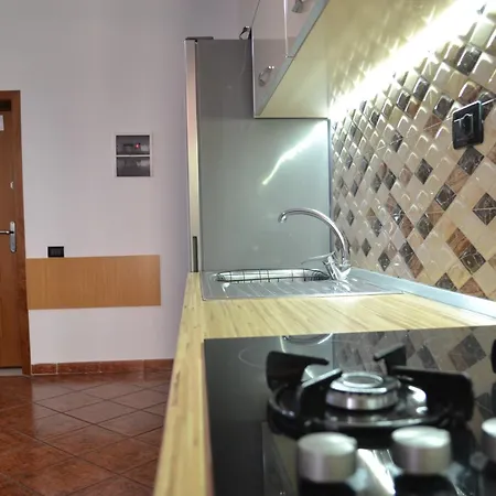 Apartment 5 Bedrooms In *