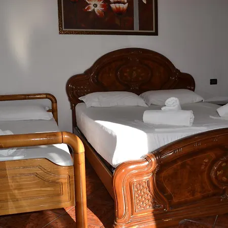 5 Bedrooms In Apartment *