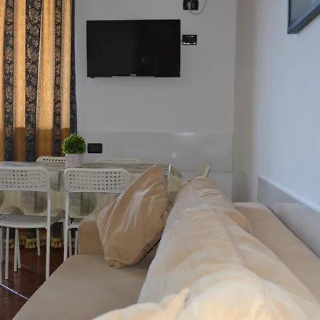 Apartment 5 Bedrooms In