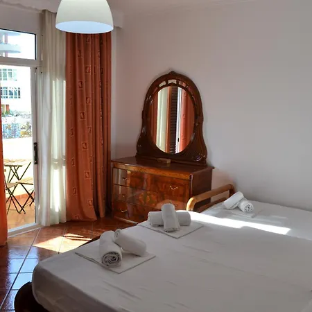 5 Bedrooms In Apartment
