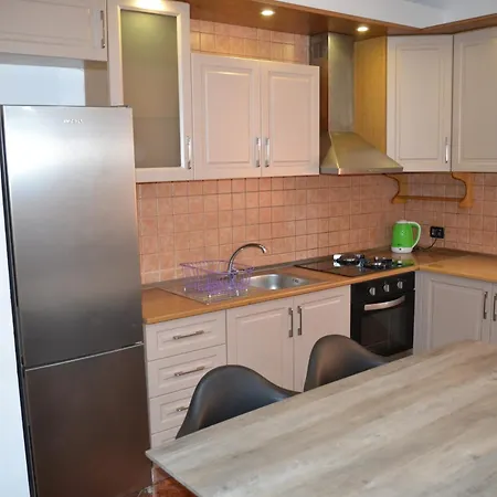 Apartment 5 Bedrooms In *
