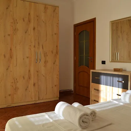 Apartment 5 Bedrooms In
