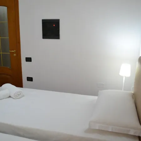 5 Bedrooms In Apartment *