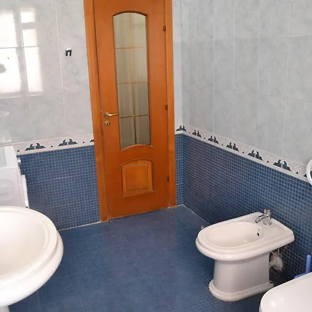 Apartment 5 Bedrooms In *